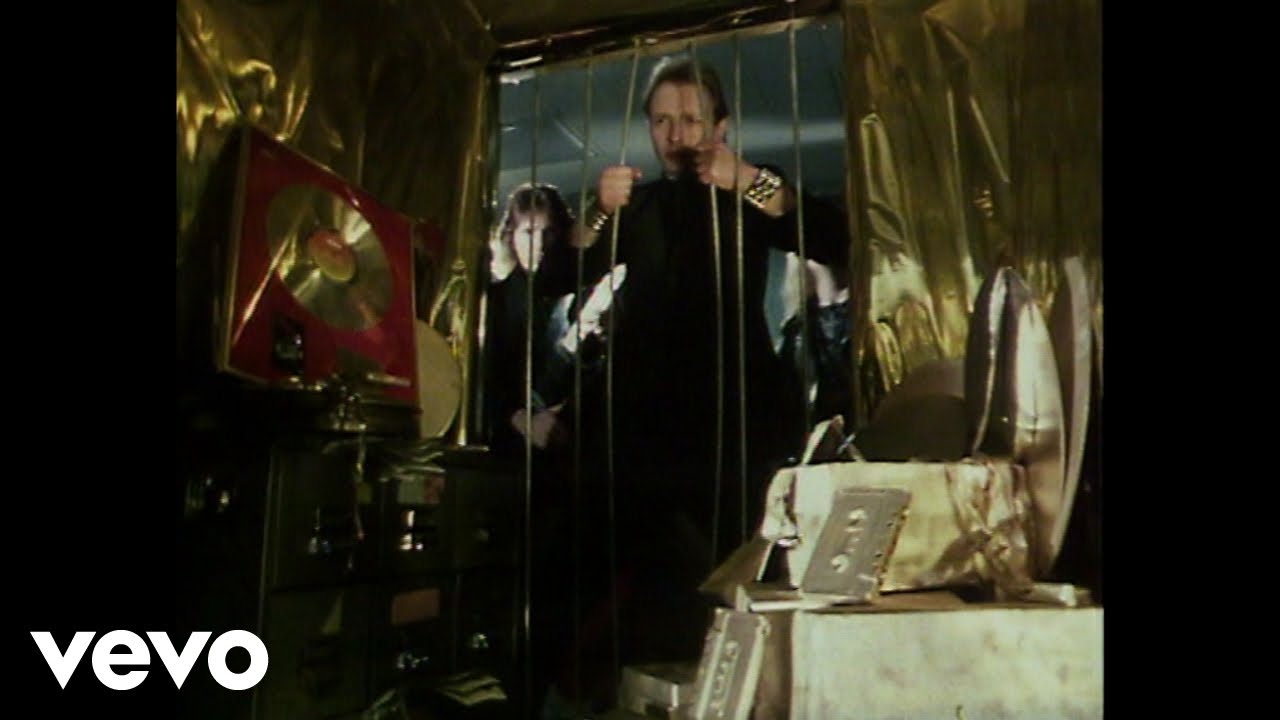 Judas Priest - Breaking The Law