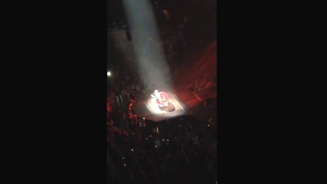 Justin Bieber | Cry Me A River (Acoustic) | Purpose 2016 | Louisville, KY