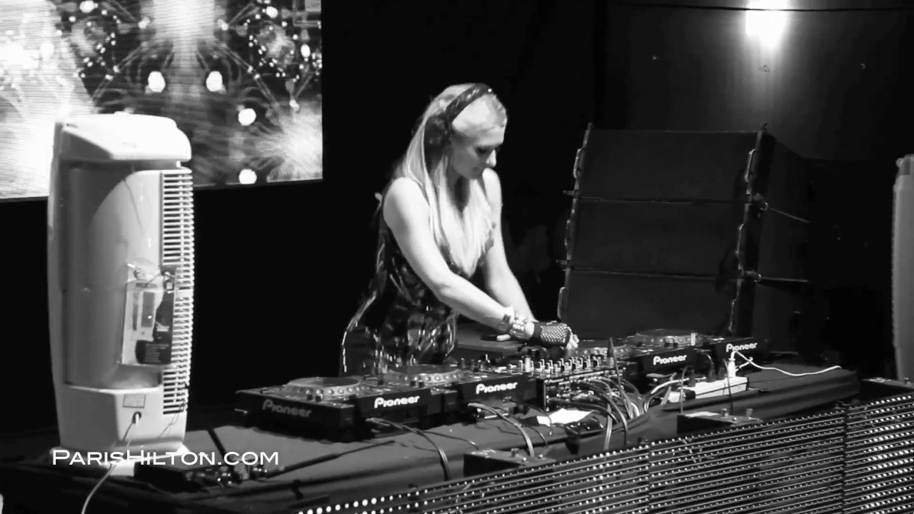 Paris Hilton's DJ Performance in India