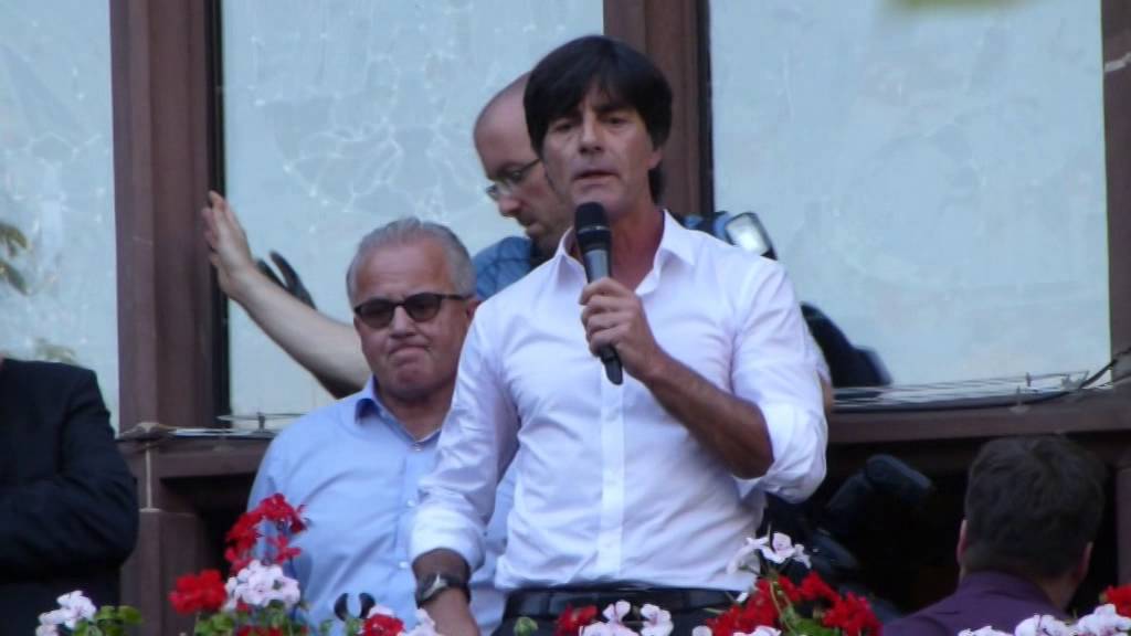 JOGI LÖW dankt Freiburg beim WM Empfang