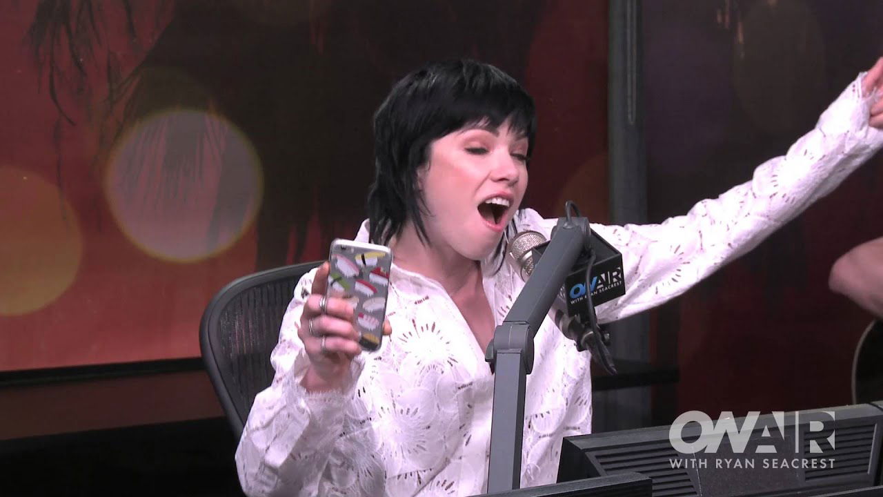 Carly Rae Jepsen Sings "Fuller House" Theme | On Air with Ryan Seacrest