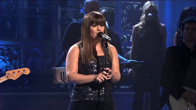 Kelly Clarkson - Stronger SNL Saturday, Jan. 7, 2012(HD 720)