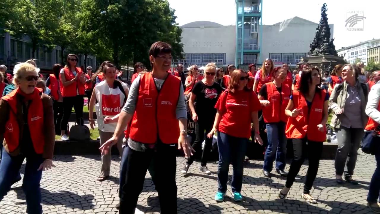 Webreport: Flashmob der Erzieher auf dem Mannheimer Paradeplatz | Radio Regenbogen