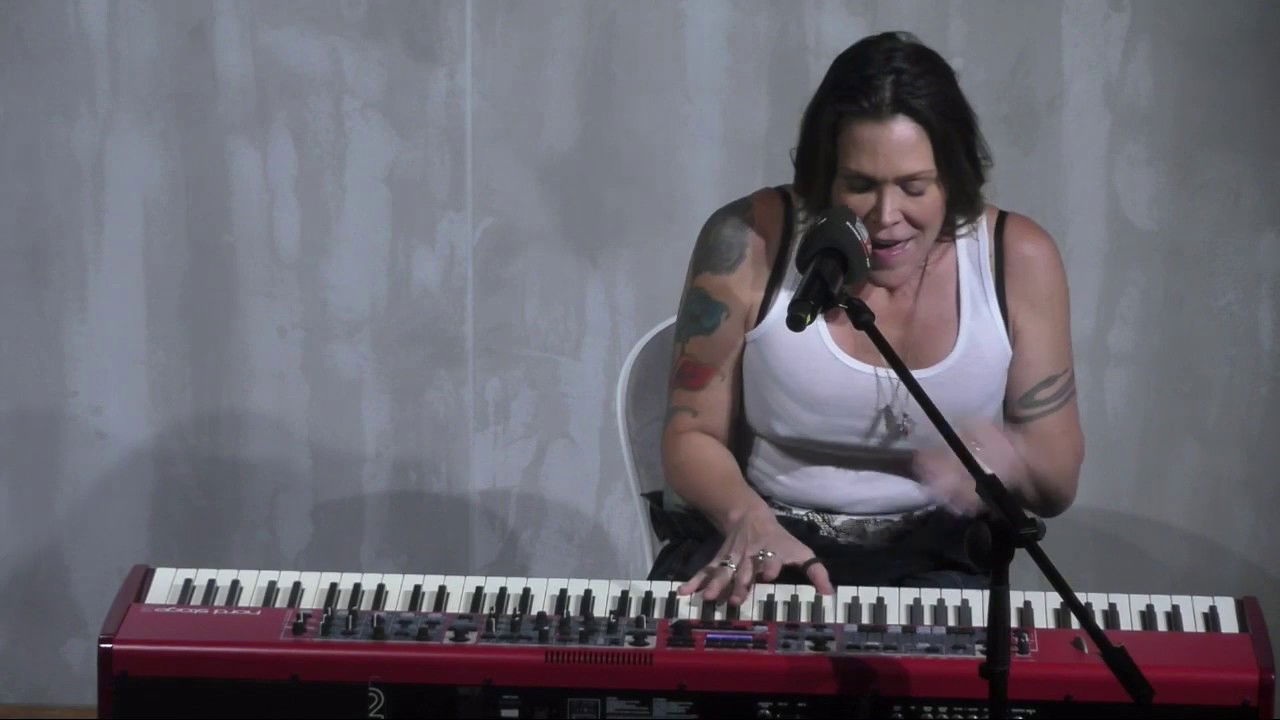 BETH HART - "Try A Little Harder" (live bei Regenbogen Zwei)