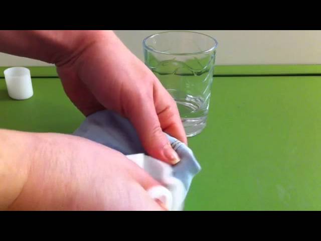 Nagellack aus Kleidung entfernen - Nagellackentferner