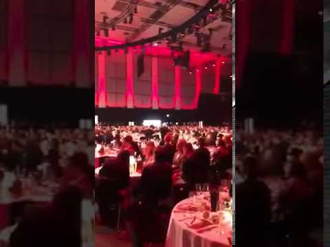 ECHO 2018: NICHT AUSGESTRAHLTE SZENE (Desc) - FARID BANG ENTSCHULDIGT SICH BEIM DINNER AUF DER BÜHNE