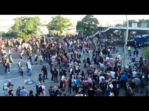 Eimsbütteler Nachrichten: Ordering Pizza to the G20 Riots in Hamburg (Pizzabote)